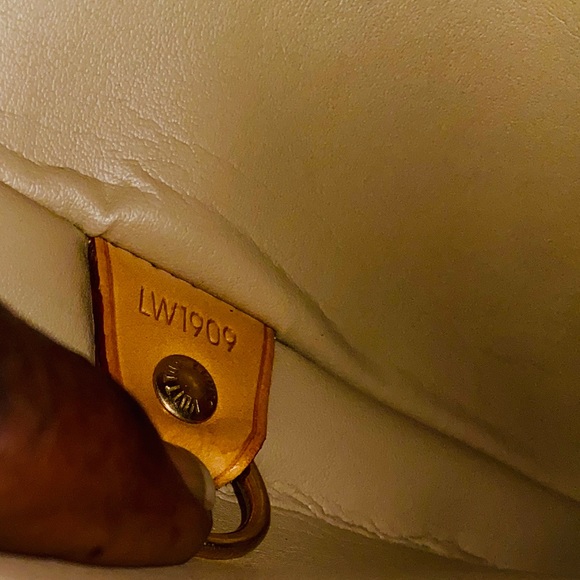 LOUIS VUITTON Monogram Vernis Houston - Picture 8 of 16